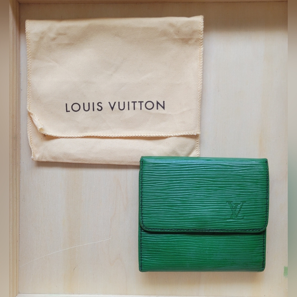 Vintage LOUIS VUITTON Malletier Green Epi  Leather Wallet & Dust Bag